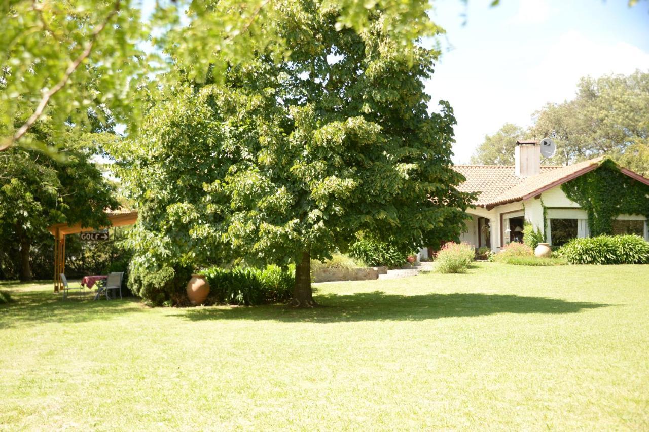Golf - Casa De Huespedes Villa Tandil Exterior photo